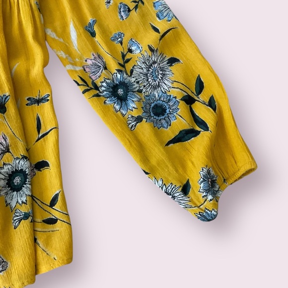 Old Navy Flowy Boho Floral Long Sleeved Blouse - Picture 6 of 9